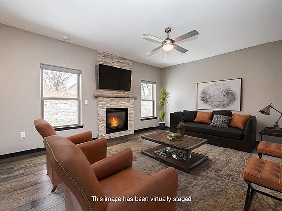 3rd image of 11 Holiday Ridge Ln