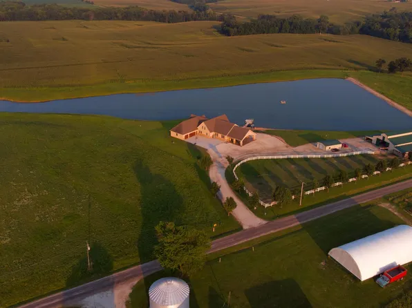 2064 E 2200th St, Camp Point, IL 62320