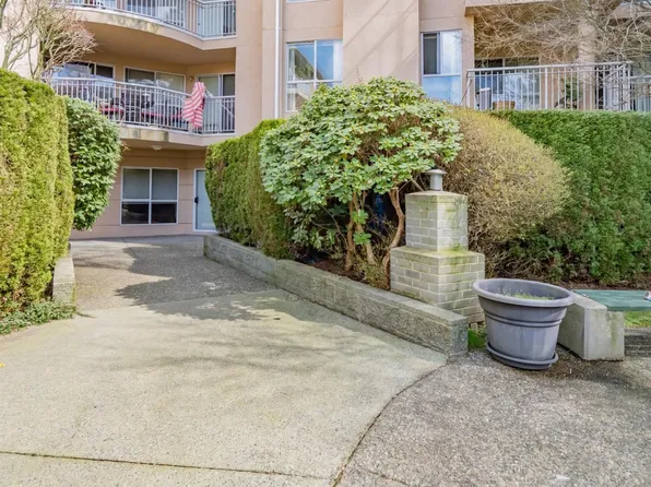 13733 74th Ave #215, Surrey, BC V3W 1B8