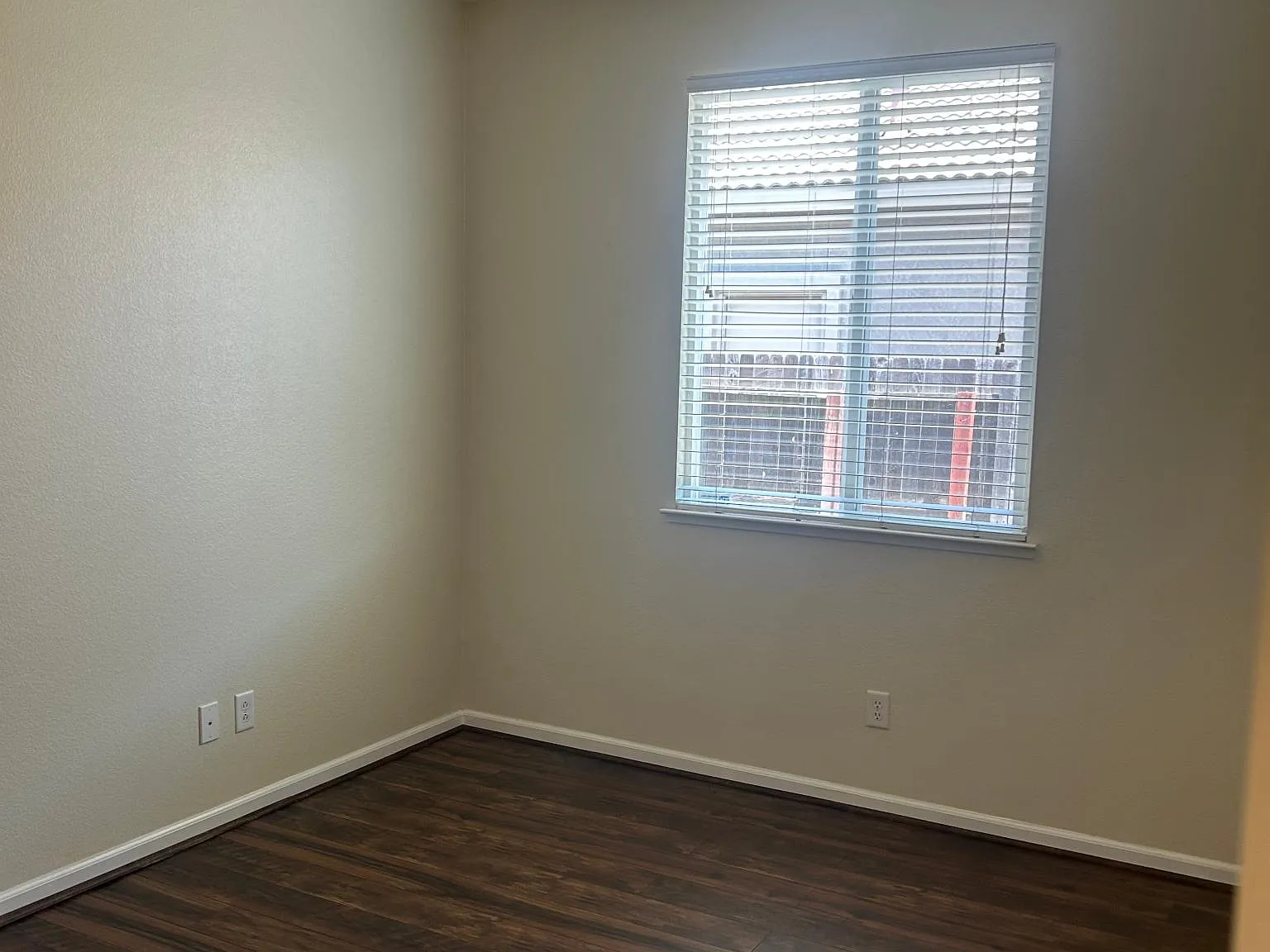 4 bed, 1919 sqft, $2,800 — Photo 2