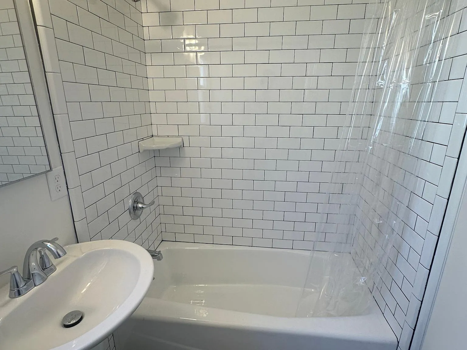 1 bed, 750 sqft, $2,300 — Photo 2