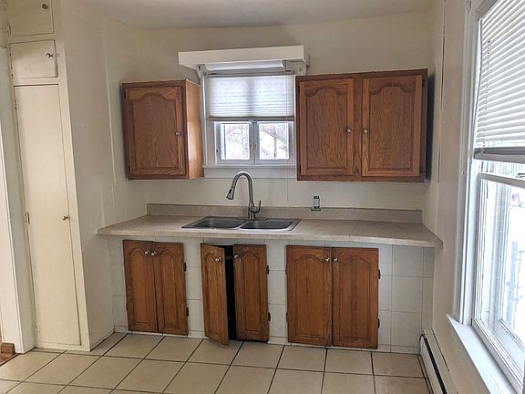 4th image of 974 W Larch Ave