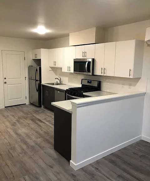 1714 Columbia Street 305 W — Photo 7