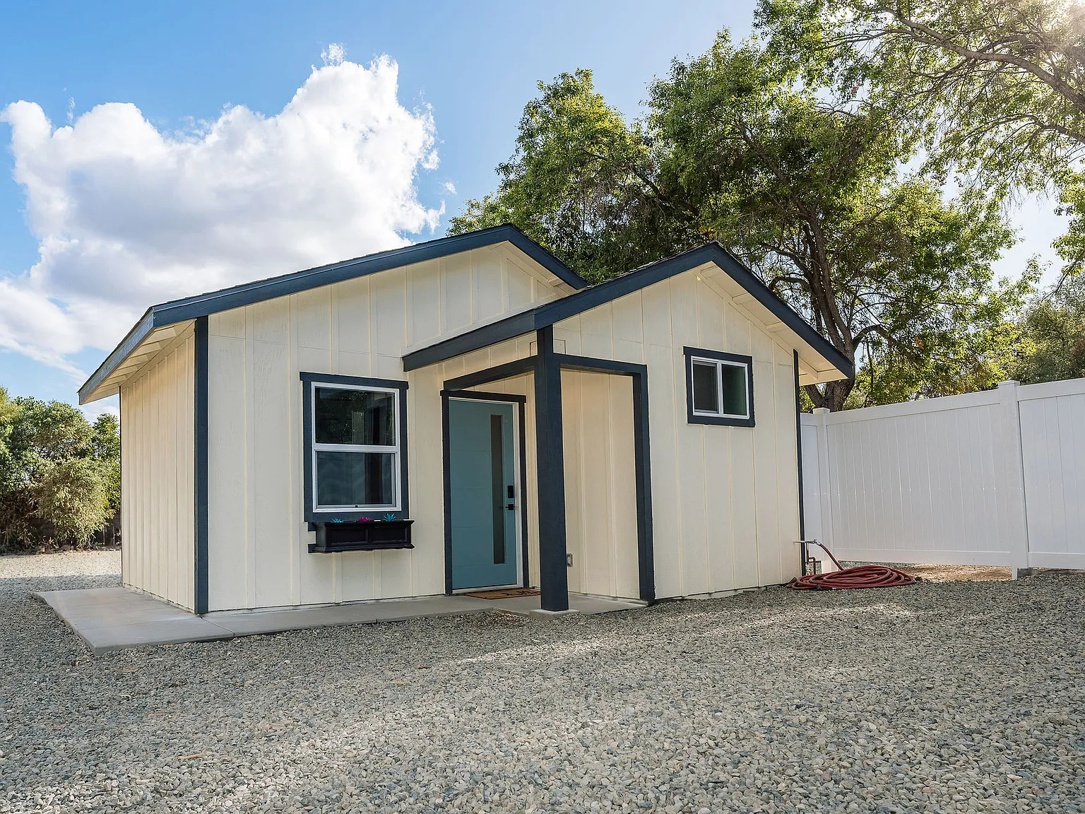9390 Golden Gate Ave — Photo 2