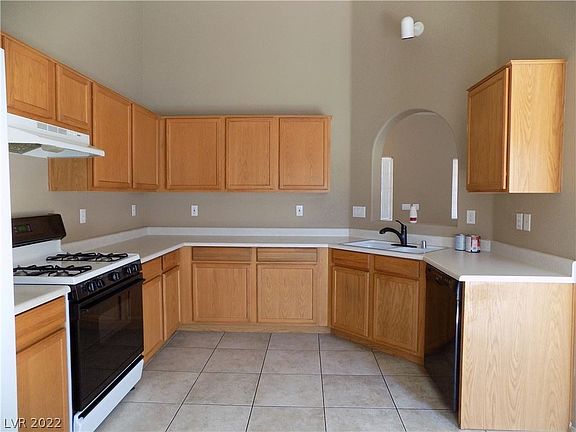 3rd image of 229 Oxford Cloth Ct