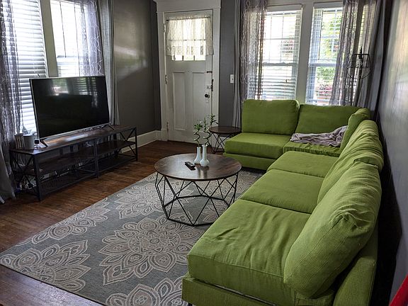 3rd image of 147 Parkwood Ave