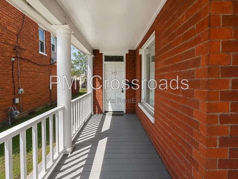 153 S Cypress Ave — Photo 2
