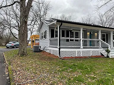 3 bed, 2770 sqft, $2,995 — Photo 2
