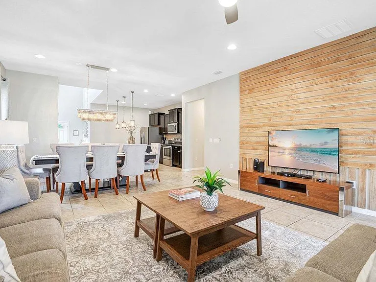8901 Rhodes St — Photo 3
