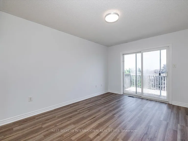 116 Courtney Cres #UPPER LEVEL — Photo 14