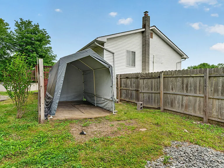 76 Maureen Dr — Photo 42