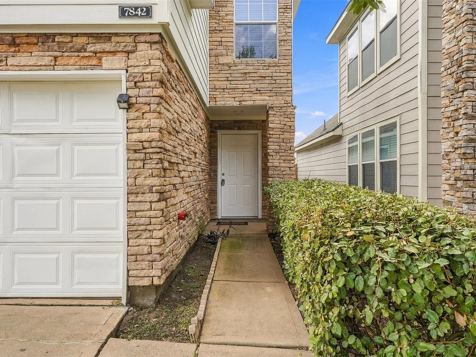 3 bed, 2.5 bath, 1414 sqft, $1,750 — Photo 3