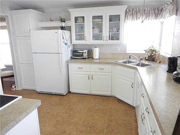 2nd image of 2899 Lakeshore Dr