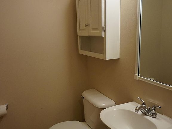 4th image of 604 W 39th St