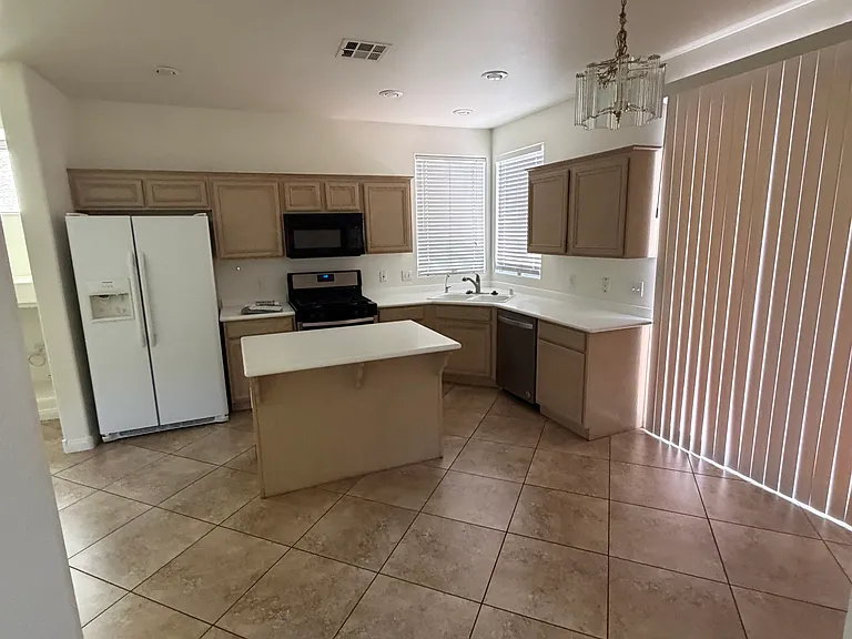 1656 Warrenville St — Photo 4