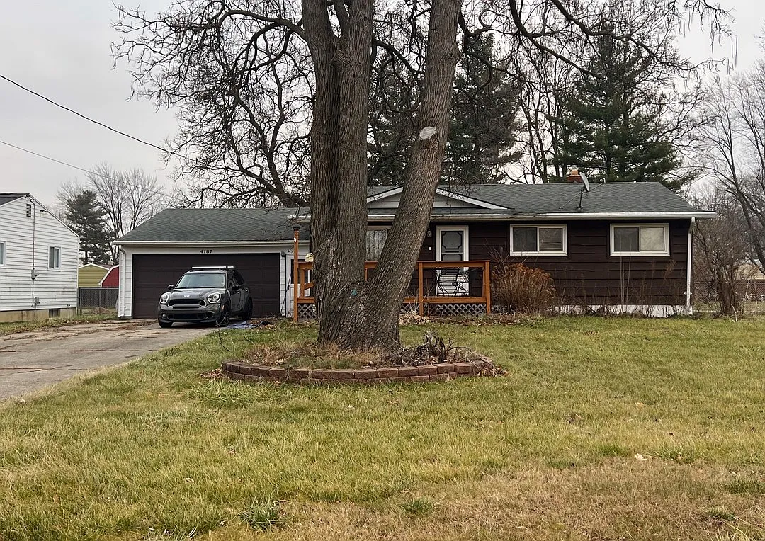 4187 Carmanwood Dr photo 1