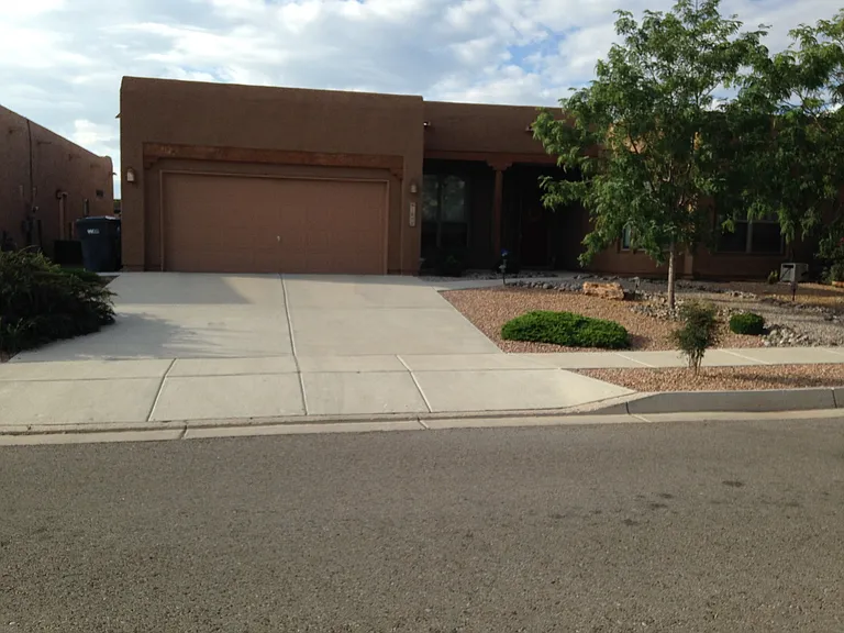 1640 Arbolera Loop SE — Photo 1