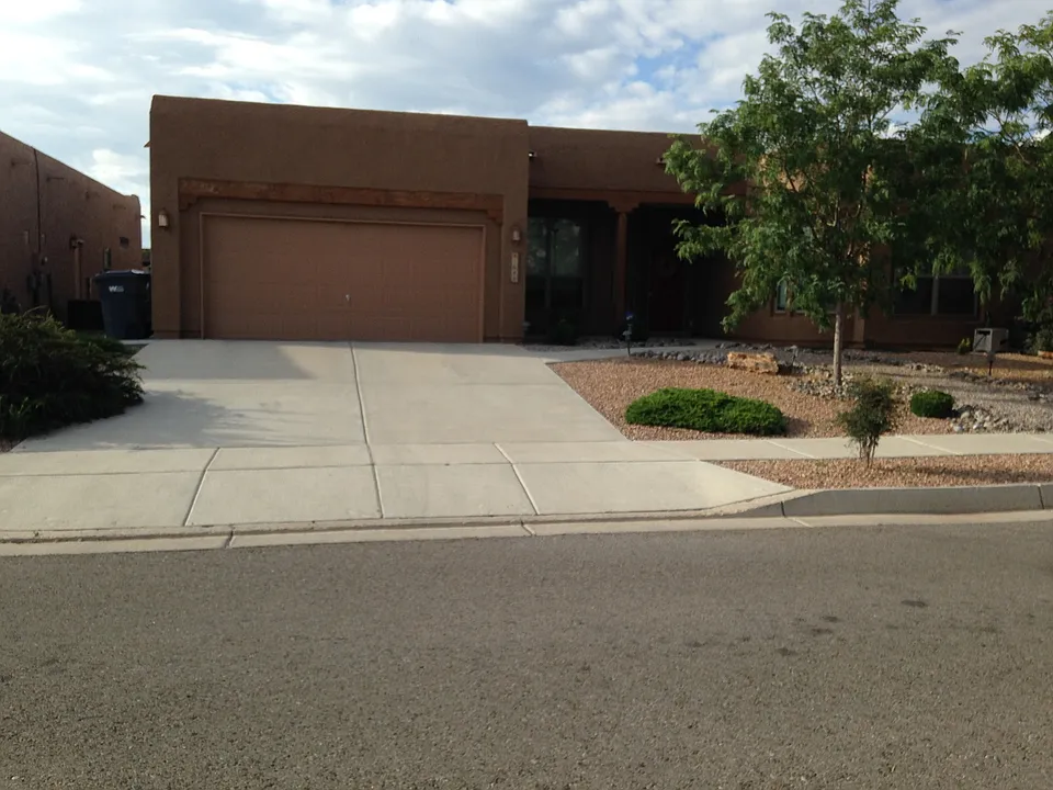 1640 Arbolera Loop SE
