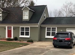 7820 Meadowview Dr, Evansville, IN 47710