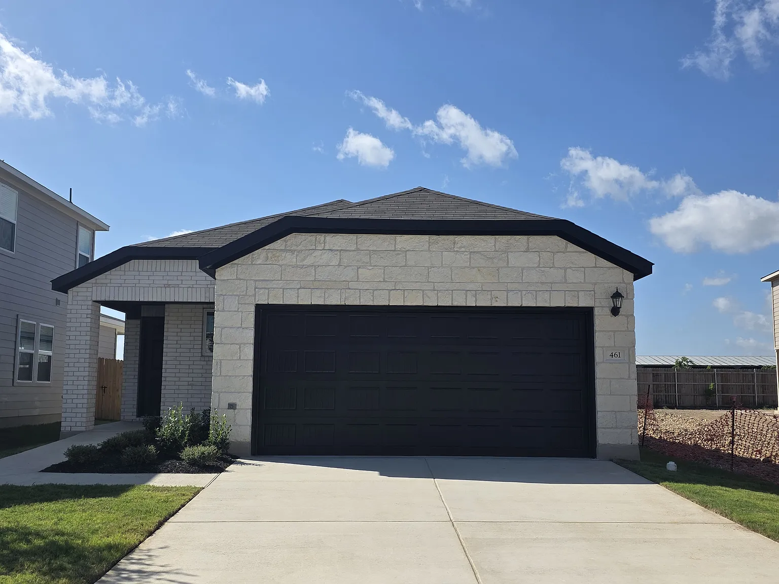 4 bed, 1695 sqft, $2,200 — Photo 1