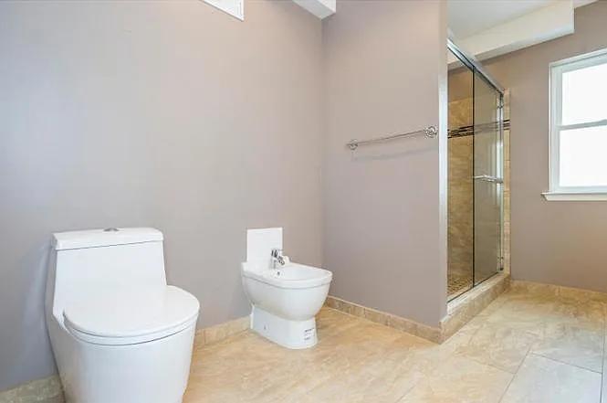 4 bed, 2.5 bath, 2000 sqft, $2,500 — Photo 2