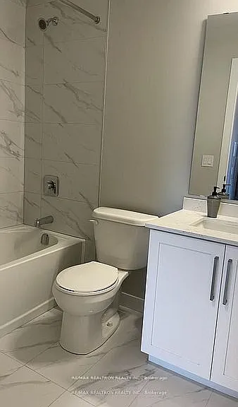 15 Queen St S #1001 — Photo 11