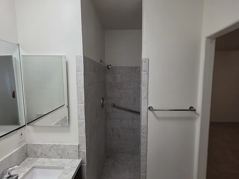 770 E 12th St #770 — Photo 15