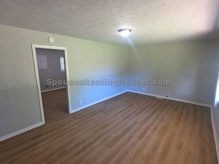 5126 Thrush Dr — Photo 2