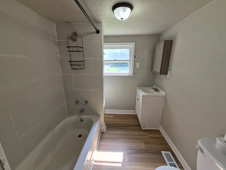 925 N Somerset Ave — Photo 13
