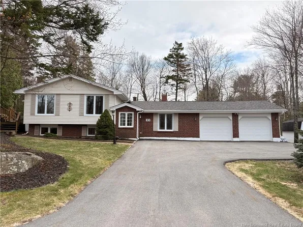 33 Highland Ave, Rothesay, NB E2E 5N1