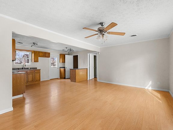 5th image of 1423 Guinn Rd