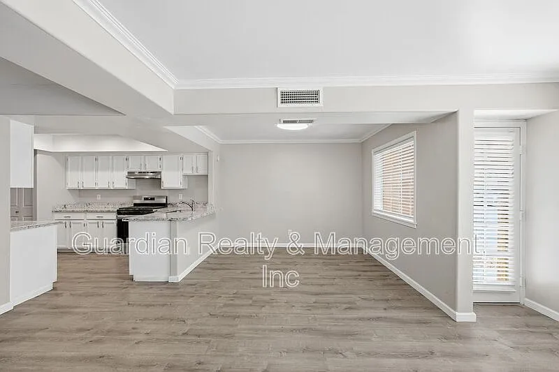 3 bed, 3.0 bath, 1396 sqft, $2,195 — Photo 3