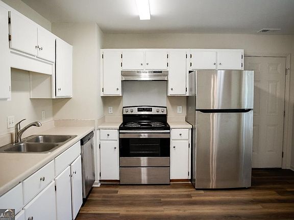 3rd image of 630 Rushing St