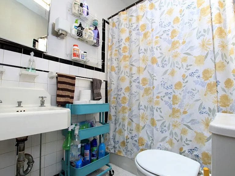 3718 Spring Garden St #2R — Photo 8