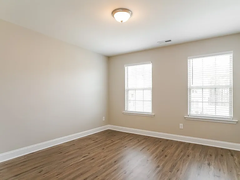 335 Clubhouse Dr — Photo 14