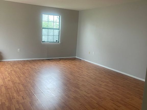 5th image of 207 Channing Dr