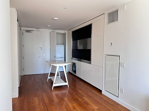 4th image of 15 William St APT 41B