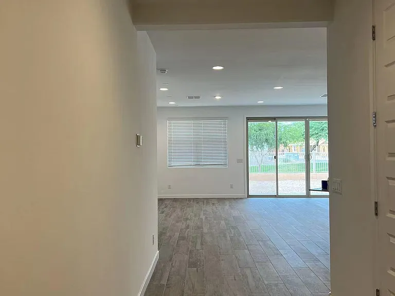 560 E Cactus Wren Dr — Photo 5