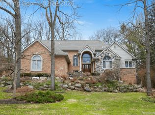 777 Great Oaks Dr, Bloomfield Hills, MI 48304