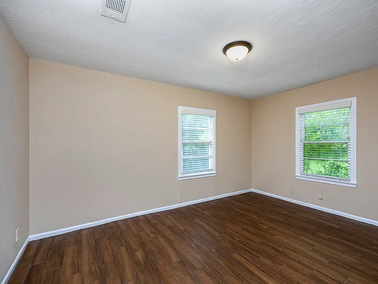 305 Harris Blvd — Photo 18