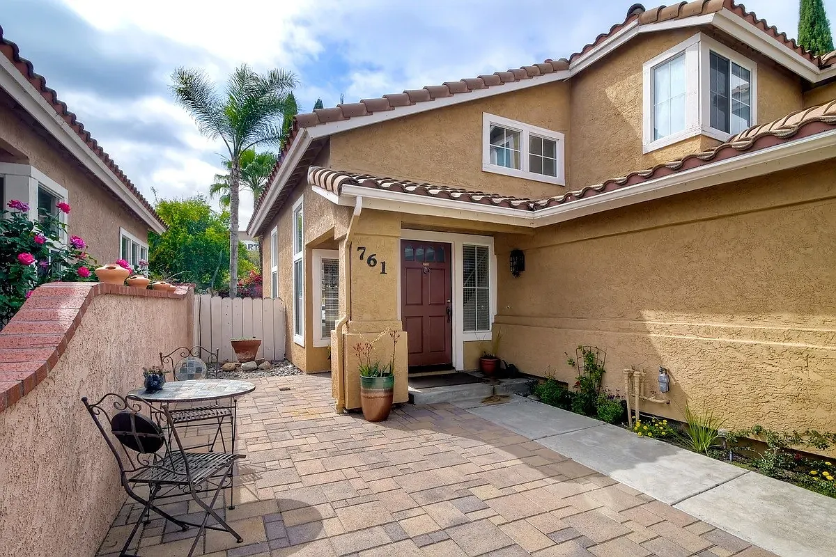4 bed, 1957 sqft, $4,200 — Photo 2