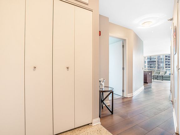 4th image of 33 W Ontario St APT 26A