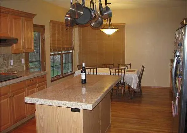 7640 Lonergan Ct — Photo 2