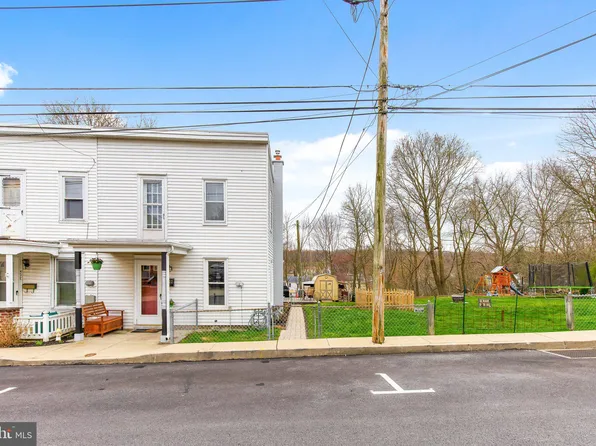 422 4th Ave, Parkesburg, PA 19365