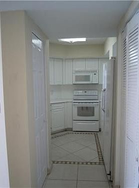3rd image of 1900 Sunset Harbor Dr APT 1812
