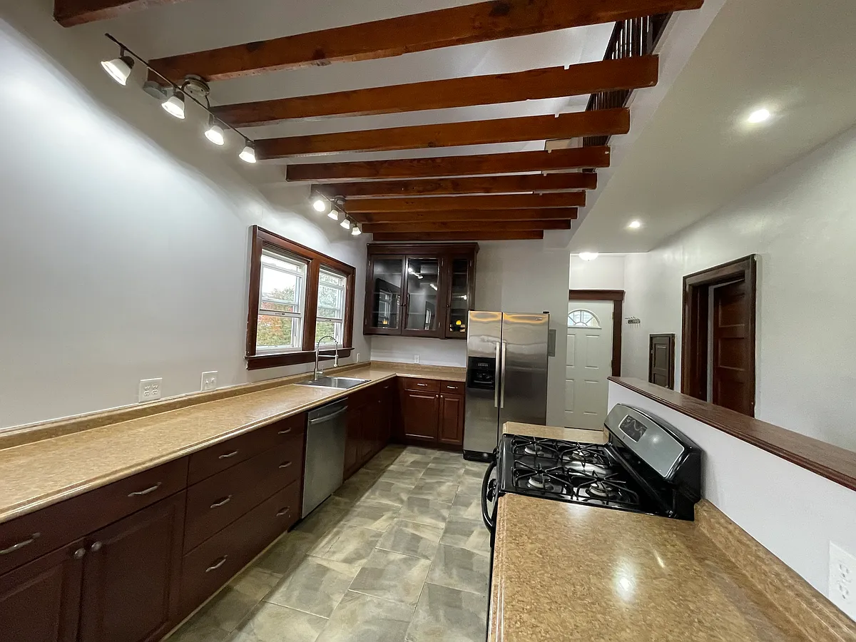 Kitchen - 792 Ashland Ave