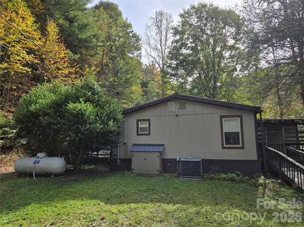 102 Serenity Ln, Clyde, NC 28721