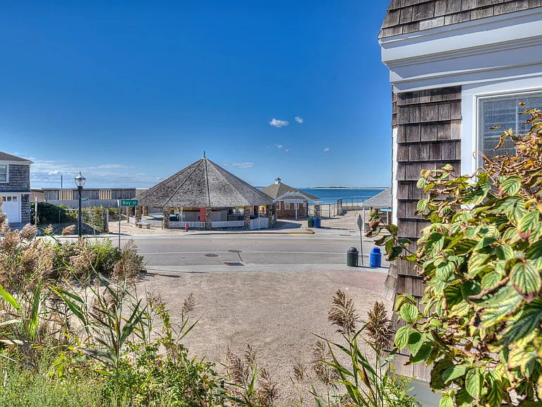 124 Bay St #R2 — Photo 41