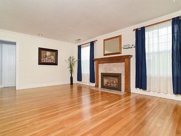 4th image of 3944 La Verne Way