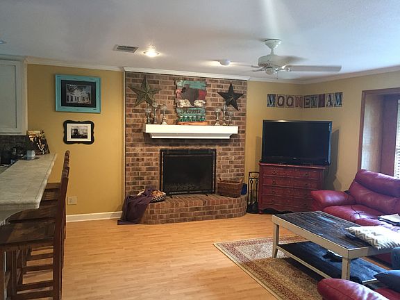 4th image of 3004 Chalon St